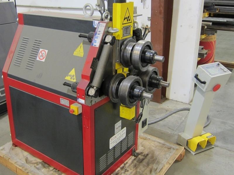 Tauring Delta 60 angle roll machine with controller