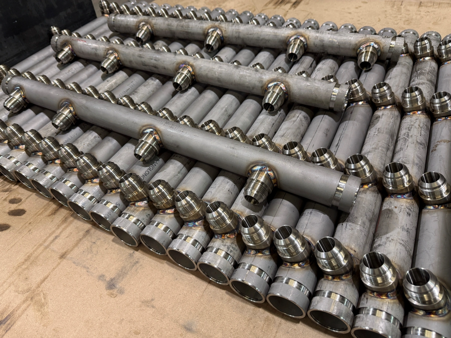 Welded 1-1/2&rdquo; schedule-40 304 stainless-steel pipe manifolds
