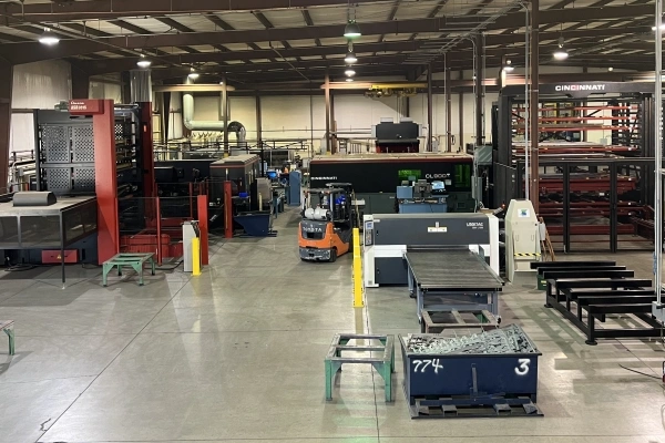 Laser cutting bay with two high-volume lasers